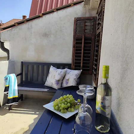 Dom wakacyjny Pag Old Center Perfect Summer & Winter Stay- Larchmereliving Pag Town
